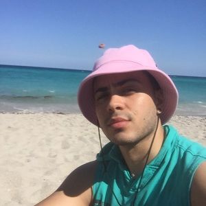 Meet your Posher, Jonathan